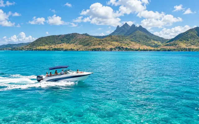 Île aux Cerfs Speedboat